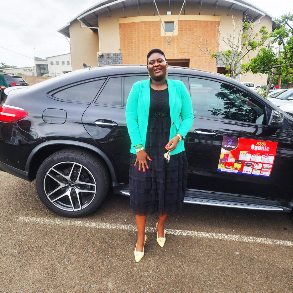 Tshidi Fanikiso - Revoobit